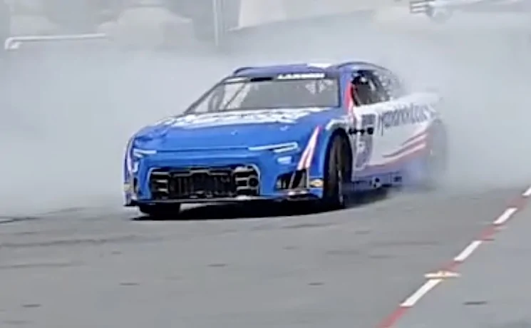 Kia EV3 7th gen Camaro design previewed by next gen NASCAR Camaro first look? 2028 2029 Camaro 7th gen nascar 2
